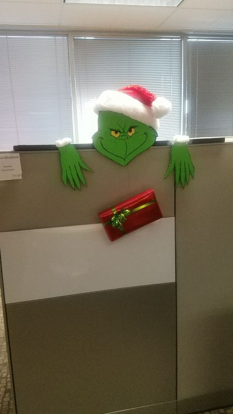 Grinch Christmas in a cubicle Office Christmas Decorations Grinch, Office Decoration Christmas Ideas, The Grinch Office Decor, Grinch Office Cubicle Decorations, Grinch Christmas Decorations For Office, Grinch Themed Cubicle, Cubicle Decorating Ideas For Christmas, Snowman Cubicle Ideas, Office Christmas Decorations Desk