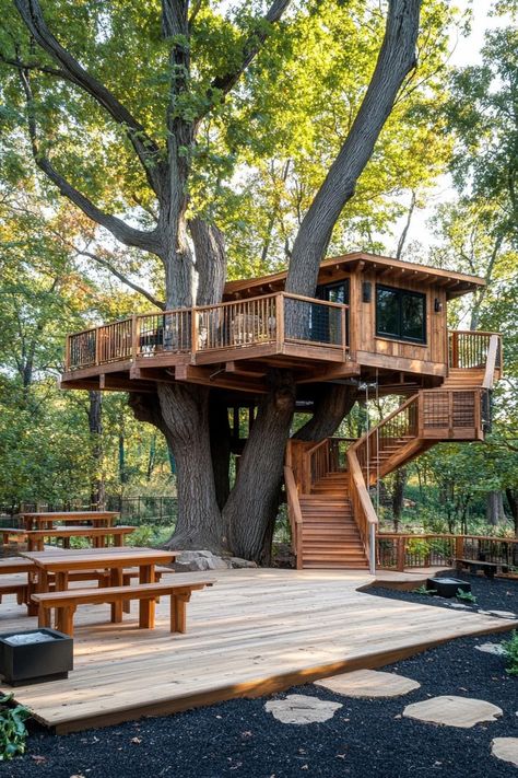 20 Luxury Tree Houses You Dreamed of As a Child Tree House Cabin Plans, Tree House Guest House, Container Tree House, Tree House With Swings, Tree House Cabins, Tree House Adults, Tree Houses For Adults, House With Tree Inside, Tropical Tree House