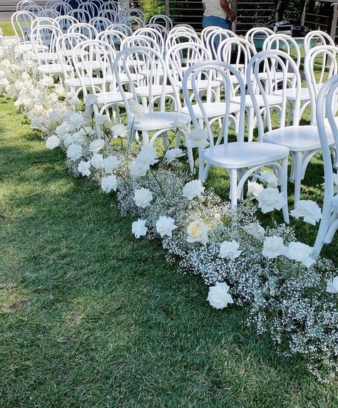 Ceremony Flowers Aisle, Wedding Aisle Outdoor, Black And White Wedding Theme, Wedding Isles, White Roses Wedding, White Wedding Theme, Aisle Flowers, All White Wedding, Wedding Aisle Decorations