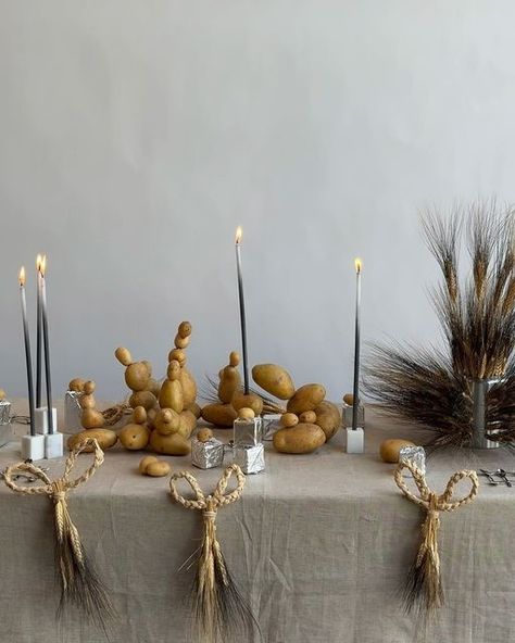 goshá on Instagram: "🥔 arts   #GOSHÁ  #GOSHÁFLOWERS" Pumpkin Table Setting, Candle Tablescapes, Pumpkin Tablescape, Table Setting Inspiration, Creative Tables, Art Deco Table, Serving Table, Walnut Table, Food Display