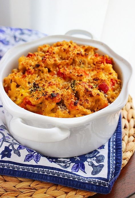 The Comfort of Cooking » Spicy Roasted Vegetable Macaroni and Cheese Vegetable Mac And Cheese, Pasta Carbonara, Roasted Vegetable, Cheese Recipes, Yum Yum, Mac And Cheese, Pasta Dishes, Pasta Recipes, Macaroni