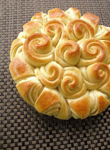 Happy Bread ~ A Beautiful Presentation for any Holiday Buffet Festive Bread, Homemade Breads, Crescent Roll Recipes, Bread And Pastries, Warm Milk, Instant Yeast, 2 Eggs, Bread Rolls, Rolls Recipe