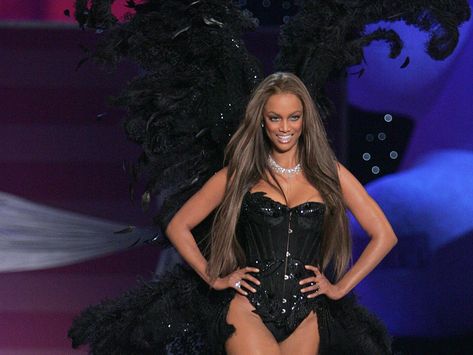 Tyra Banks was once told she was 'too big' for the runway  here's how she defied her critics and became a world-famous supermodel Tyra Banks Victoria Secret, Women In Corsets, Tyra Banks Modeling, Famous Supermodels, Victoria Secret Show, Tyra Banks, Taylor Hill, Victoria Secret Fashion, Corset Lingerie