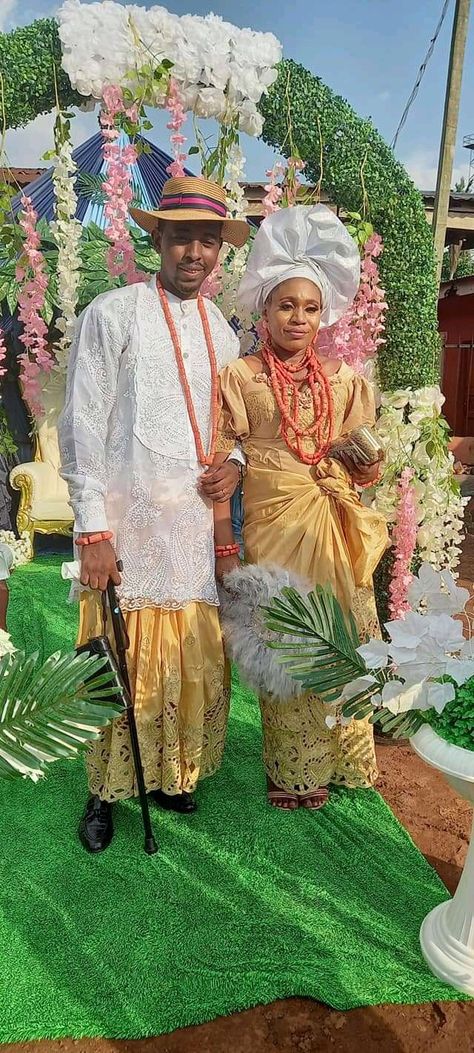 Urhobo Traditional Wedding Attire, Nigerian Wedding Attire, Traditional Wedding Attire, Traditional Attires, Nigerian Wedding, People Dress, African Attire, Wedding Attire, Traditional Wedding