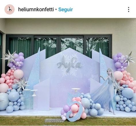 Princess Elsa Birthday Decorations, Frozen Birthday Party Backdrop Ideas, Frozen Themed First Birthday Party, Frozen Birthday Party Balloons, Frozen Party Decorations Backdrops, Elsa Theme Party, Elsa Birthday Party Ideas Decoration, Frozen First Birthday Party, Elsa Decorations Frozen Theme