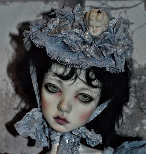 Zombie Bjd Doll, Goth Porcelain Doll, Doll Art Reference, Porcelain Doll Aesthetic Outfit, Dark Doll Aesthetic, Halloween Art Reference, Victorian Doll Makeup, Creepy Doll Mask, Doll Art Style