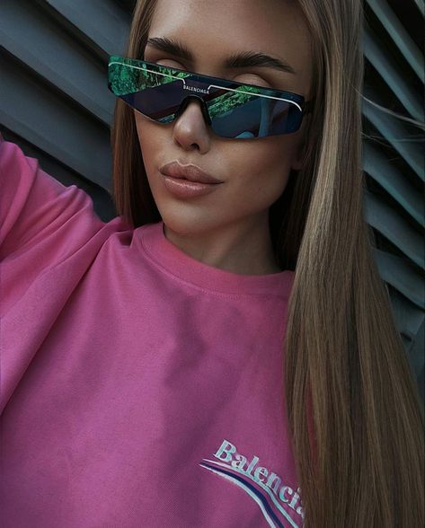 Sunnies Aesthetic, Navy Sunglasses, Neon Sunglasses, Aesthetic Sunglasses, Blogger Aesthetic, Futuristic Sunglasses, Balenciaga Fashion, Mirrored Aviators, Black Balenciaga