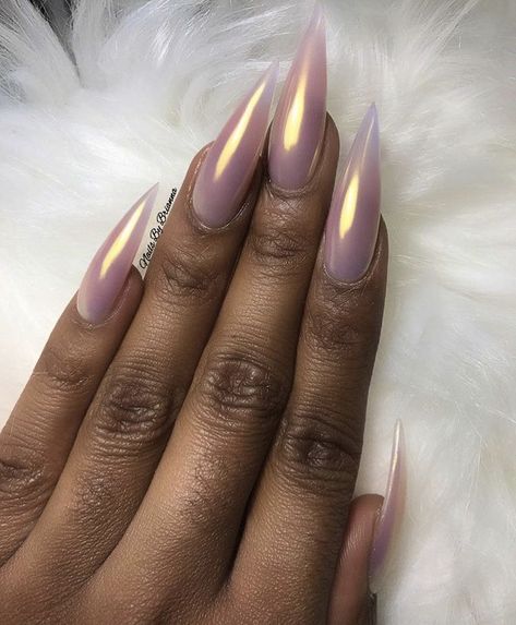 Very Pointy Nails, Ombré Chrome Almond Nails, Pointy Ombre Acrylic Nails, Fall Nail Designs Stiletto, Neutral Nail Designs Stilleto, Pearl Chrome Ombre Nails, Neutral Pointy Nails, Pearl Chrome Powder Nails, Fall Nails Black Women