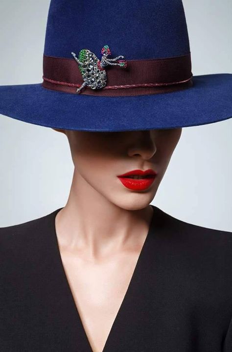 Touch Photography, Women Hats Fashion, Queen Art, Light Dress, Photography Styling, Instagram Tags, Tag Photo, Brooch Jewelry, Art Color