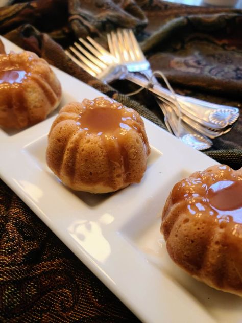 Amaretto Glaze For Cake, Mini Rum Bundt Cakes, Vegan Mini Bundt Cakes, Vegan Rum Cake, Vegan Mini Cake, Mini Rum Cakes, Vegan Bundt Cake, Rum Glaze Recipe, Boozy Sweets