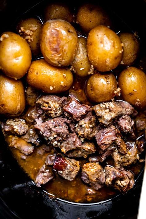 Garlic Butter Beef Bites, Beef Bites, Butter Beef, Slow Cooker Steak, Meat And Potatoes, Stew Meat Recipes, Beef Stew Meat, Crockpot Recipes Beef, Steak Bites