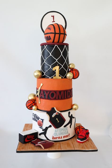 Rookie Of The Year First Birthday Cake Basketball, Basketball And Baseball Cake, Michael Jordan Cake Ideas, Basketball Birthday Cakes For Boys, Basketball Theme Birthday Cake, Basketball Themed Cakes, Basketball Torte, Basketball Cake Design, Basketball Theme Cake