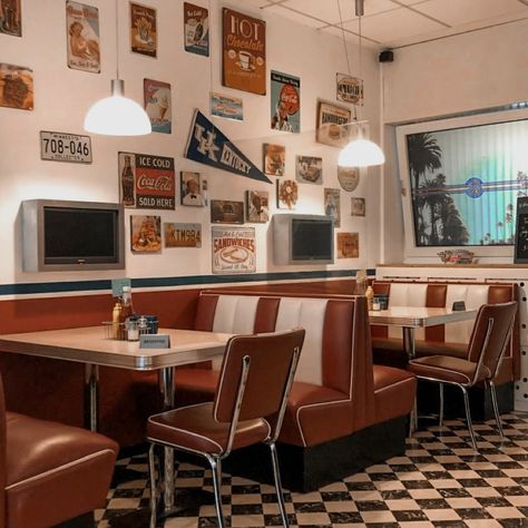 American 50s Aesthetic, Country Diner Aesthetic, Diner Asthetic Picture, Vintage Diner Interior, 90s Restaurant Design, Retro Restaurant Interior, Red Diner Aesthetic, Cute Diner Aesthetic, 50s Aesthetic Diner