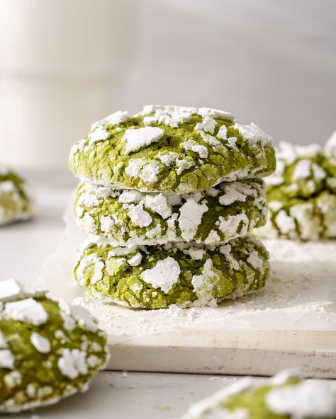 Matcha Crinkle Cookies Matcha Crinkle Cookies, Cookies Crinkle, Crinkles Cookies, Oreo Ice Cream Sandwich, Matcha Cookies, The Best Cookies, Matcha Tea Powder, Five Spice, Oreo Ice Cream