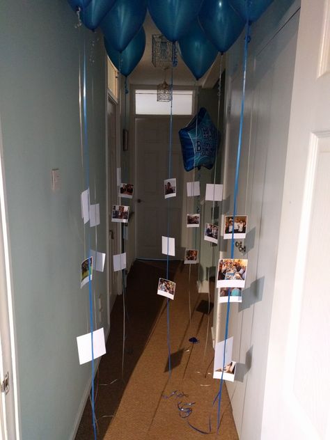 Balloon With Photos Hanging, Balloon Message Ideas, Helium Balloons With Photos, Balloon With Pictures Hanging, Pictures On Balloons, Balloons With Pictures Attached, Balloons With Photos, Balloons With Pictures, Birthday Room Surprise