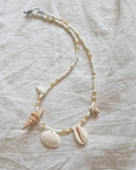 Beach Jewelry Ideas, Shells Jewelry Ideas, Shell Necklace Diy Seashell Jewelry, Sea Shell Jewelry Diy, Beach Necklace Aesthetic, Shell Necklace Aesthetic, Shell Jewelry Ideas, Diy Seashell Jewelry, Handmade Necklaces Beads