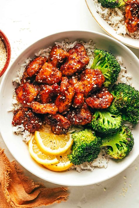 This Chinese inspired sticky honey lemon chicken recipe is easy to make and tossed with an irresistible 5-ingredient stir fry sauce. Serve with rice or noodles and feel free to swap beef, pork, shrimp or tofu for chicken if you prefer. Always a delicious and easy dinner recipe! | gimmesomeoven.com Honey Chicken Recipe, Easy Chicken Stir Fry, Honey Lemon Chicken, Chicken Breast Crockpot Recipes, Crockpot Chicken Breast, Chicken Rice Recipes, Stir Fry Recipes Chicken, Sticky Chicken, Lemon Chicken Recipe