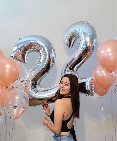 Birthday With Balloons Photo Ideas, Bday Poses With Balloons, 22th Birthday Photoshoot, Balloon Poses Picture Ideas, Birthday Pose With Balloons, Birthday Photo With Balloons, 22 Birthday Photoshoot Picture Ideas, Birthday Photos With Balloons, Birthday Poses With Balloons