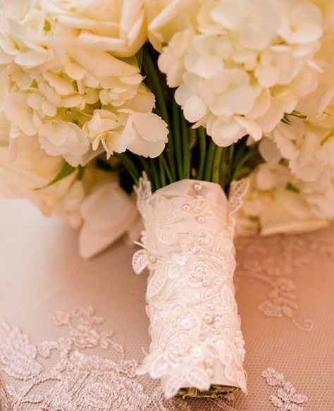 Of course, flowers are beautiful on their own, but there are tons of different ways to wrap your bridal bouquet to make them even more gorgeous. Here are a few we love. Wedding Bouquet Gladiolus, Bouquet Ribbon Wrap, Bridal Bouquet Handle, Hydrangeas Bouquet, Wedding Bouquet Ribbon, Wedding Dress Keepsake, Wedding Miscellaneous, Grey Weddings, Lace Bouquet