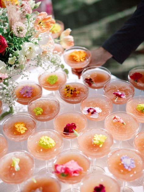 floral cocktails, signature wedding cocktail, specialty cocktail, wedding reception inspo, edible florals, Best Summer Cocktails, Cocktail Wedding Reception, Easter Wedding, Cocktail Hour Wedding, Montreal Wedding, Floral Cocktails, Colorful Cocktails, Girl Dinner, Cocktail Reception