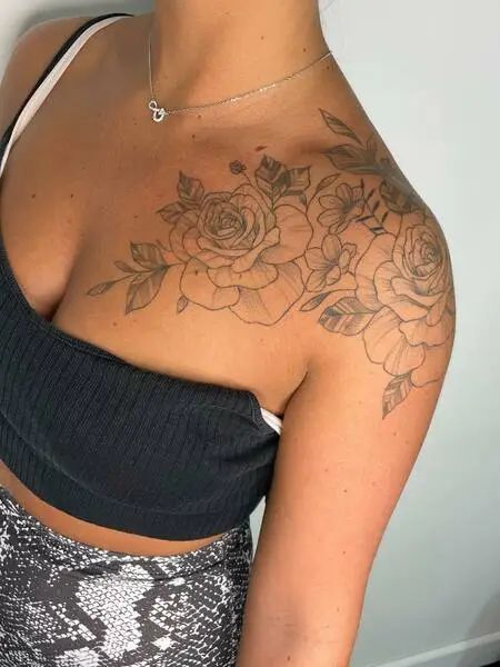 Shoulder and Chest Tattoo Shoulder And Chest Tattoo, Front Shoulder Tattoo, Beautiful Shoulder Tattoos, Shoulder Piece Tattoo, Upper Shoulder Tattoo, Shoulder Tattoo Ideas, Women's Shoulder Tattoo, Front Shoulder Tattoos, Shoulder Cap Tattoo