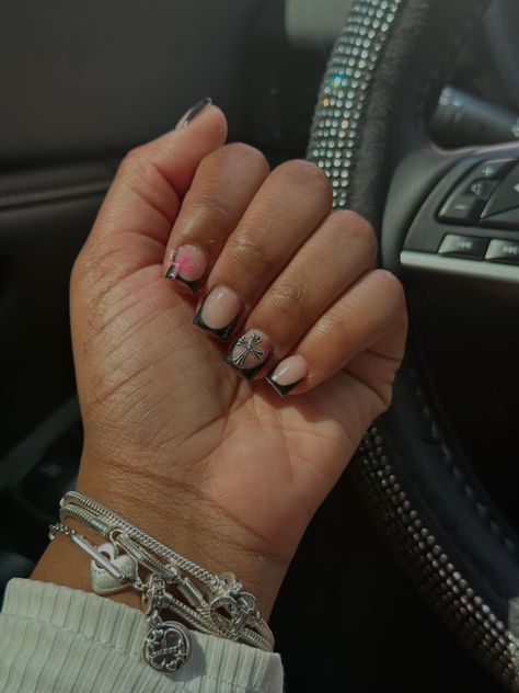 Cute Nails Tips Design, Short French Tip Freestyle, Short Square Acrylic Nails Black French Tips, Short Set French Tip, Cute Classy Short Acrylic Nails, Black Shirt French Tip Nails, Black French Tip Design Nails, Black Frenchies Nails Short, Cross Short Nails