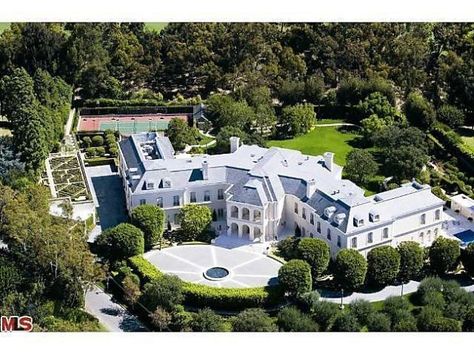 The former Spelling mansion built in 1990 for late TV producer Aaron Spelling and his wife, Candy. Photo: Realtor.com Petra Ecclestone, Houses Beautiful, Billionaire Homes, Beverly Hills Real Estate, Houses Mansions, Houses Architecture, Holmby Hills, David And Victoria Beckham, Beverly Hills Houses