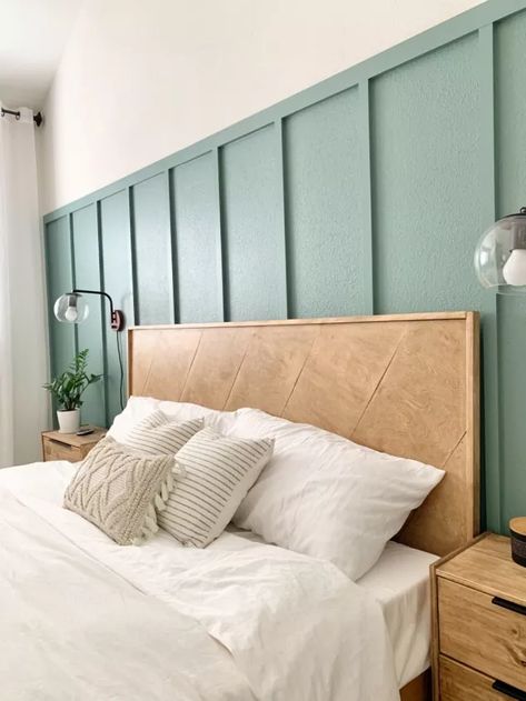 DIY Headboard | Hometalk Simple Wooden Headboard, Frumpy To Fabulous, Plywood Headboard, Nook Bench, Beautiful Headboards, Shiplap Accent Wall, Divider Design, White Shiplap, Diy Headboards