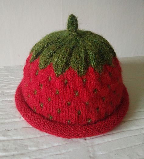 Knit Strawberry Hat, Cute Knit Hat, Baby Hat Knitting Patterns Free Straight Needles, Easy Baby Crochet Patterns Free, Baby Strawberry Hat, Baby Knit Hat Pattern, Quick Crochet Beanie, Knitting Ideas Easy, Strawberry Hat Crochet