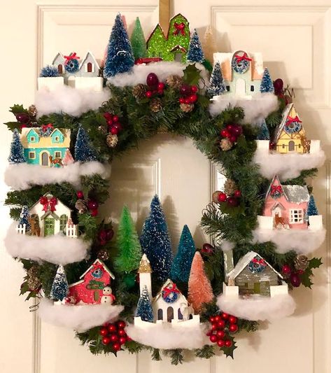 How to Make a Wonderful Winter Village Wreath - Paper Glitter Glue Christmas Village Wreath, Diy Christmas Village Houses, Village Wreath, Wreath Paper, Cork Crafts Christmas, Christmas Tree Village, Christmas Boho, Diy Christmas Village, Christmas Crafts To Sell