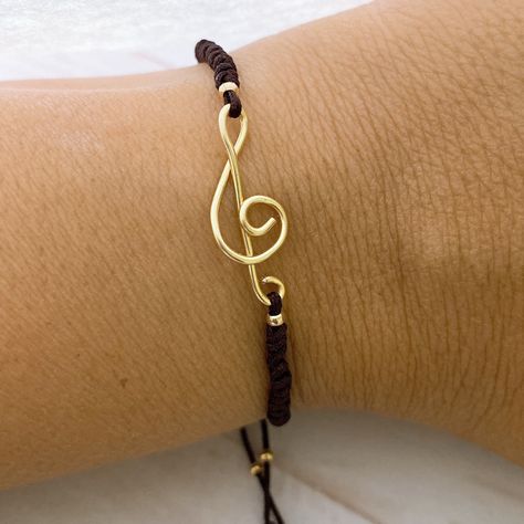 Treble Clef Jewelry, Music Note Bracelet, Ideas Pulseras, Wire Charm, Music Bracelet, Lucky Jewelry, Tiny Gifts, Beaded Earrings Diy, Purple Gift