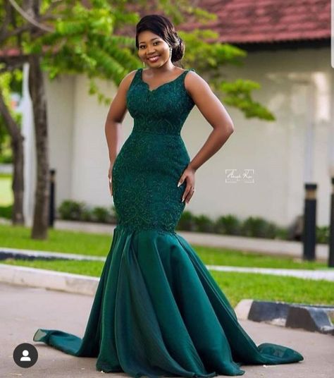 Emerald Green Lace Dress, African Bridesmaids, Emerald Green Gown, Emerald Green Lace, Teal Mermaid, Lace Dress Classy, African Bridesmaid Dresses, Green Lace Dress, African Wedding Attire