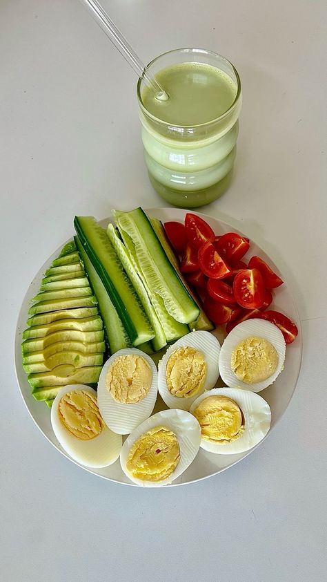 Healthy Food Ideas Aesthetic, Healthy Food Aestethic, Healthy Foods For Women, Meal Aesthetic, Aesthetic Matcha, Eggs Avocado, Healthy Lunch Snacks, Healthy Food Menu, Healthy Food Inspiration