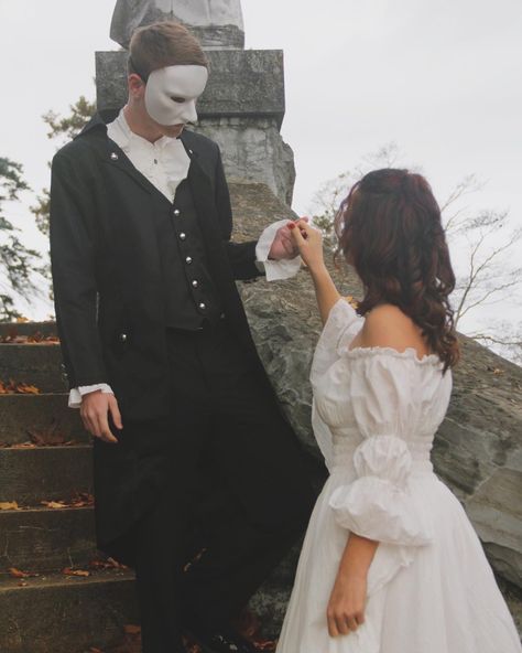 Victorian Couple Costume, Vintage Couples Costumes, Historical Couples Costumes, Phantom Of The Opera Couple Costume, Phantom Of The Opera Photoshoot, Phantom Of The Opera Costumes, Opera Aesthetic, Future Costume, Horror Halloween Costumes