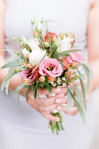 Burgundy Wedding Flowers Bridal Bouquets, Flower Bouquet Ideas, Bridal Bouquet Styles, Small Bridesmaid Bouquets, Vintage Bridal Bouquet, Small Bridal Bouquets, Bouquet Champetre, Small Wedding Bouquets, Bridal Bouquet Summer