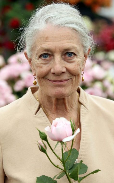 Vanessa Redgrave, Tilda Swinton, Advanced Style, Ageless Style, Actrices Hollywood, Ageless Beauty, Chelsea Flower Show, Aging Beautifully, Aging Gracefully