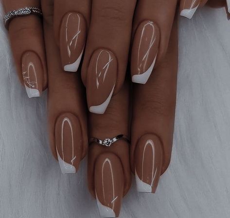 Nail Extension Designs For Dark Hands, Beige Square Nails, Nails For Dark Hands, Brown Gel Nails Short, Dark Academia Nails Ideas, 1 Color Nails, Nails For Darker Skin Tone, Earth Tone Nails, Latte Nails