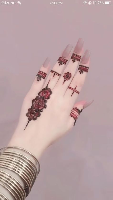 Mehndi Designs New, Mehndi Arabic, Mehandi Design For Hand, Hand Mehndi Designs, Mehndi Designs Simple, Back Hand Mehndi, New Mehndi, Simple Mehendi Designs, Designs Mehndi