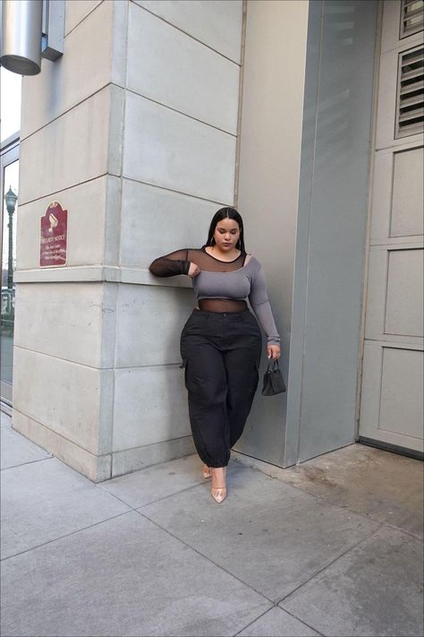 Poses Plus Size, Chubby Baddie, Bestie Hangout, Plus Size Going Out Outfits, Curvy Outfit Ideas, Denise Mercedes, Cool Street Style, Famous Youtuber, Plus Size Baddie