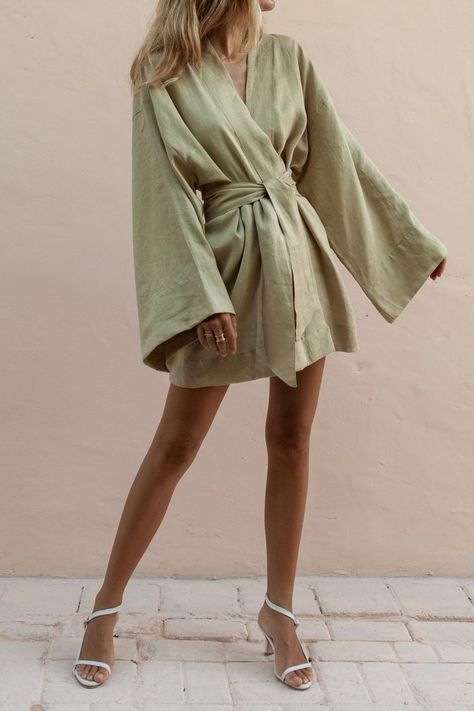 Posse Monti Kimono Dress Look Kimono, Trumpet Sleeve Dress, Kimono Sleeve Dress, Mode Kimono, Casual Kimono, Global Dress, Mid Skirt, Cotton Linen Dresses, Elegante Casual