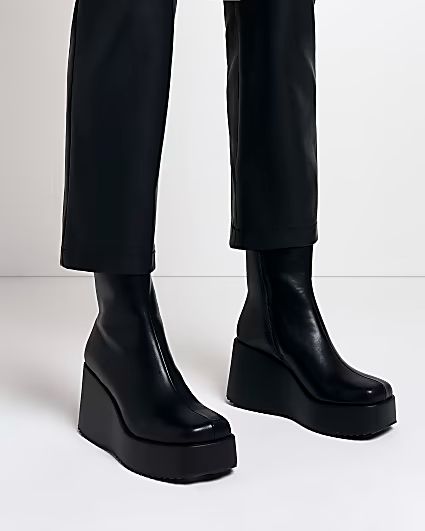 How To Style Wedges, Wedge Boots Outfit, Platform Shoes Outfit, Platform Boots Outfit, 90s Boots, Black Wedge Boots, Chic Outfit Ideas, Ladies Boots, Outfit Ideas For Women