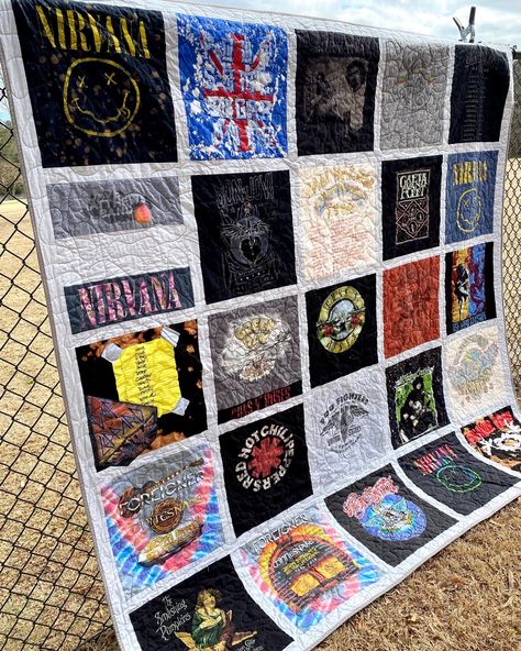 Band Tee Quilt, Concert Shirt Quilts, Concert Tshirt Quilt, Music Quilts Ideas, Upcycling Shirts, Shirt Blanket, Tee Shirt Quilt, Quilted Sweater, Latest Embroidery Designs