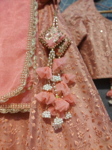 Blouse Dori Hangings With Cloth, Blouse Tussel Designs, Tassel Design For Blouse, Tassels For Blouse Back, Lehnga Latkan Designs, Cloth Latkans For Blouse, Tessals Design, Lehenga Latkan Designs, Latkan Designs For Blouse