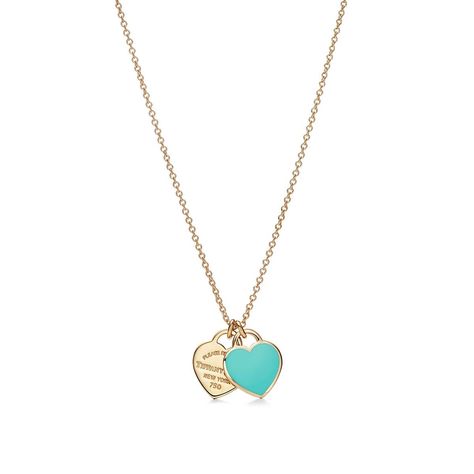 tiffany & co. necklace | outfit inspo | wishlist | clothes Tiffany Gold Necklace, Wishlist Clothes, Tiffany Gold, Tiffany And Co Jewelry, Tiffany And Co Necklace, Necklace Outfit, Tiffany Necklace, Double Heart Necklace, Kendra Scott Necklace