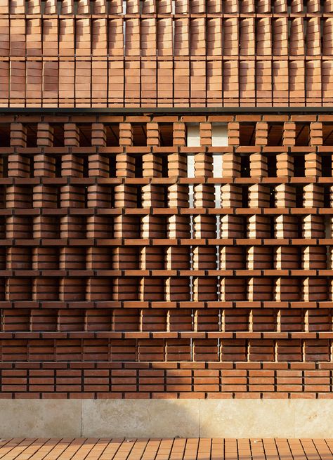 Cloaked in Bricks / Admun Design & Construction Studio Brick Jali, Brick Images, Brick Works, Brick Cladding, Brick Detail, Brick Construction, Brick Art, Brick In The Wall, Brick Pattern