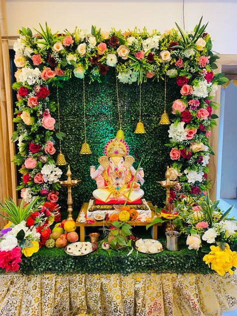 #ganeshafestival #ganpatibappamorya #ganpatibappa #decoration #decorationideas Ganpati Decoration Theme Ideas, Flower Decoration For Ganpati, Ganpati Decoration Theme, Small Wedding Decor, Mandir Decoration, Welcome Home Decorations, Ganesh Chaturthi Decoration, Simple Stage Decorations, Home Flower Decor