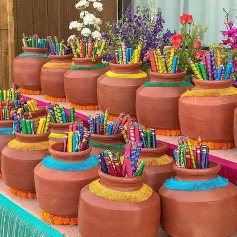 Kutchi Theme Decoration, Gujrati Theme Decoration, Indian Festive Decor, Village Theme Decoration Indian, Rajasthani Theme Decoration, Dandiya Decoration Ideas, Garba Decoration Ideas, Paper Decor Ideas, Garba Decor