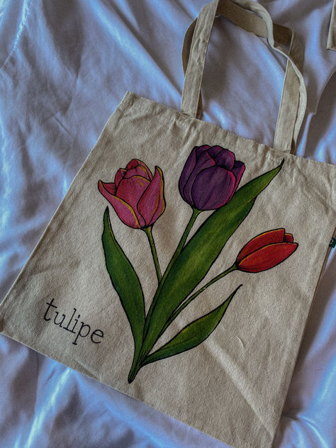 #totebag #tote #handmade #handpainted #custom #customart #handbag #totes #tulipe #tulips #flowers #farmersmarket #aesthetic #cutetote #giftidea #cute #summer #vibes #summervibes Tote Bag Painting Ideas Flowers, Toat Bag Painting, Painted Tote Bag Aesthetic, Totebag Lukis, Handpainted Totebag, Tote Bag Painting Ideas Aesthetic, Toat Bag, Tote Bag Design Diy Paint, Totebag Painting