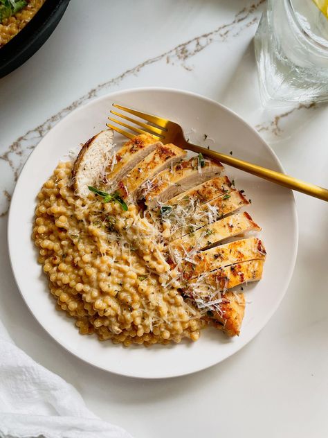 Creamy Garlic Lemon Couscous with Chicken - Espresso and Lime Couscous With Chicken, Lemon Couscous, Pearl Couscous Recipes, Chicken Couscous, One Skillet Meals, Couscous Recipes, One Skillet, Creamy Garlic, Boneless Skinless Chicken