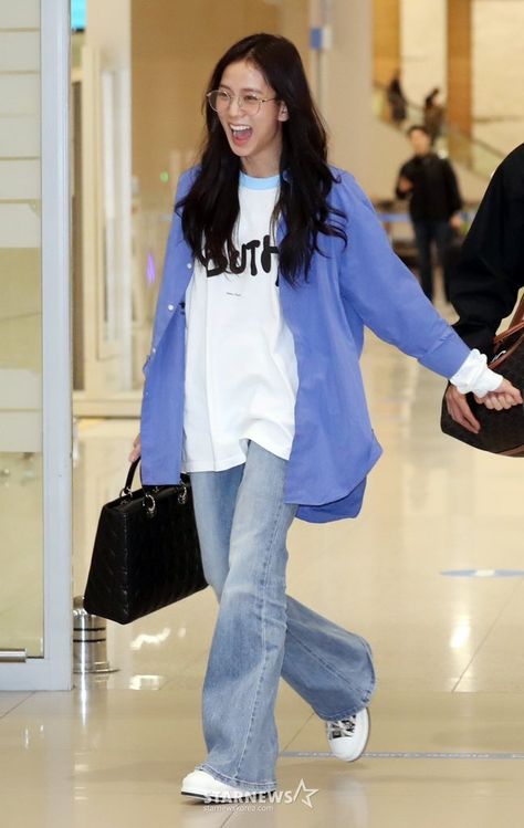 JISOO NEWS on Twitter: "JISOO at ICN airport. #JISOO #FLOWER #꽃 #ME https://t.co/6f6MjXYn0O" / Twitter Airport Fashion Kpop, Korean Airport Fashion, Jisoo Flower, Icn Airport, 가을 패션, Kim Jisoo, Incheon, Airport Style, Airport Outfit